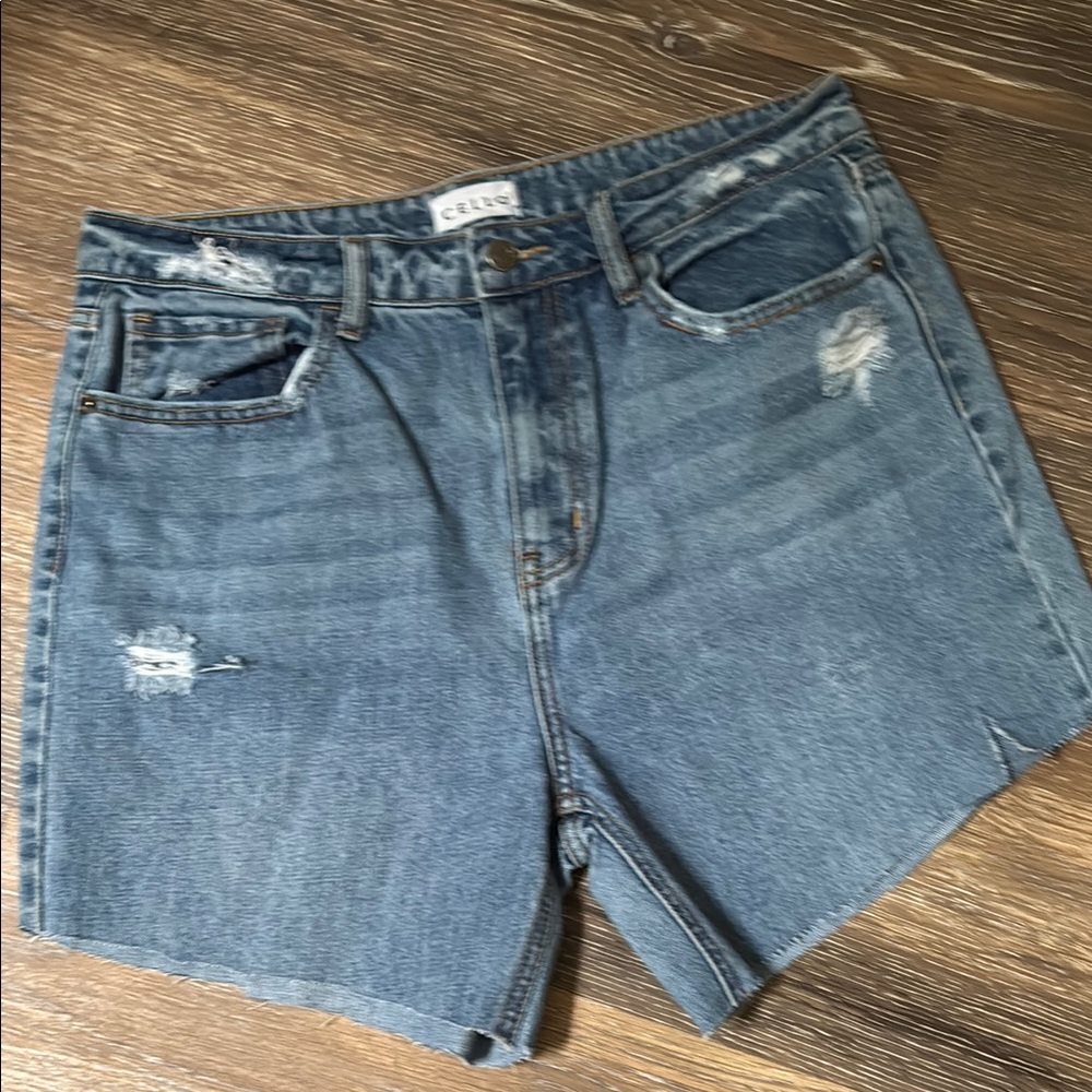 Bundle 2/$20 CELLO woman’s  Distressed Denim cut off Shorts 13